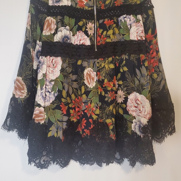 MISS ME Size M 100% Viscose tiered floral bohemian black lace peasant top - Picture 10 of 11